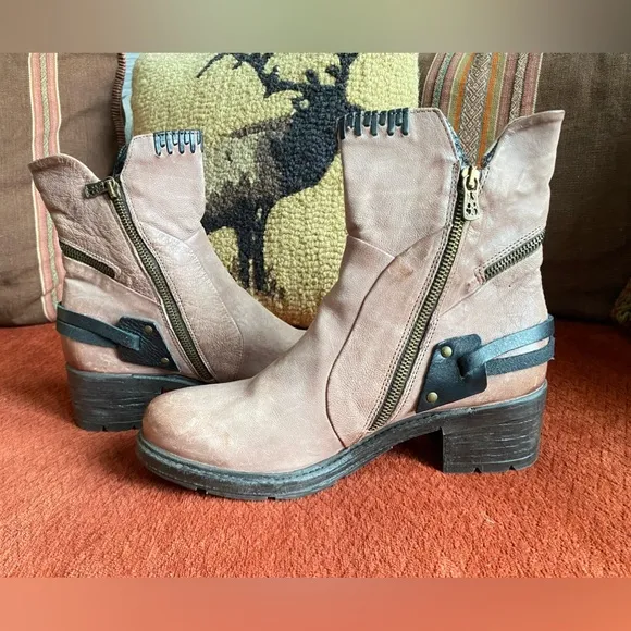 🆕 A.S.98 Distressed Blush Boots