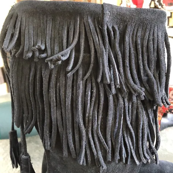 🛍️ MINNETONKA Black Suede Fringed Tasseled Boots
