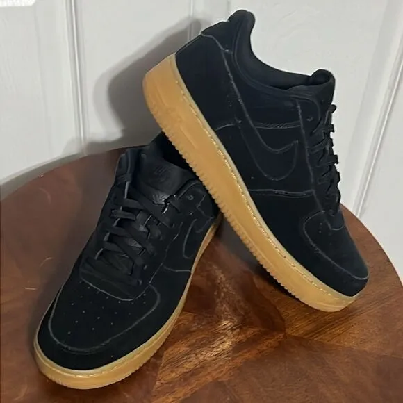 🔥🔥 NIKE Air Force 1 Black Gum Suede Sneakers - Men Sz 6.5  EXCELLENT Condition