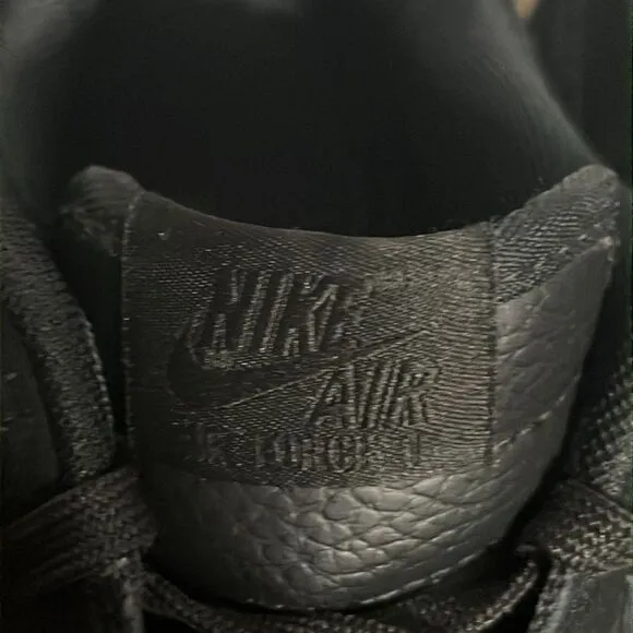🔥🔥 NIKE Air Force 1 Black Gum Suede Sneakers - Men Sz 6.5  EXCELLENT Condition