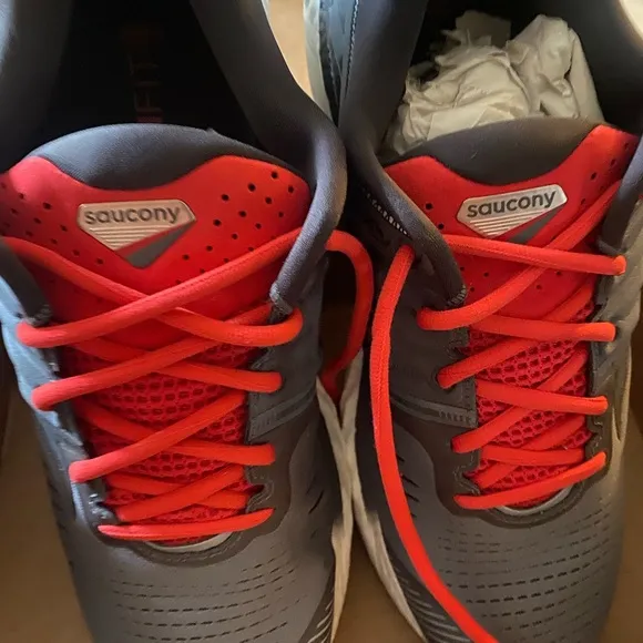 🆕 SAUCONY Hurricane 22 Mens Running Shoes with Breathable Mesh in Mens size 11.5