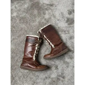 $395 UGG RARE VINTAGE!! Leather Sheepskin UNISEX Boots SIZE 7 WOMEN,‎ EU 38