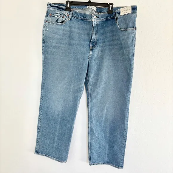 Abercrombie &amp; Fitch The 90s Relaxed High Rise Jeans Light Wash Size 37 24S
