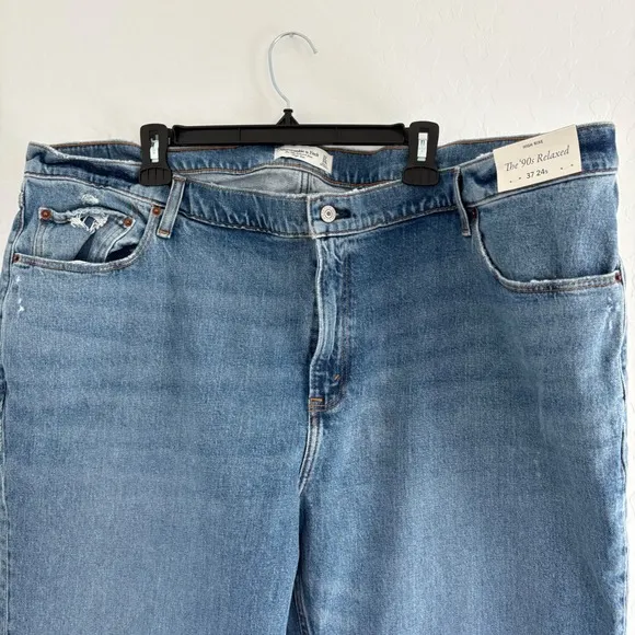 Abercrombie &amp; Fitch The 90s Relaxed High Rise Jeans Light Wash Size 37 24S