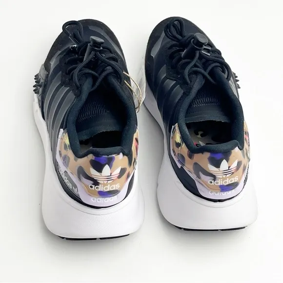 ADIDAS Black Choigo Black Multicolor LaceToggle Closure Sneakers, Size 6.5
