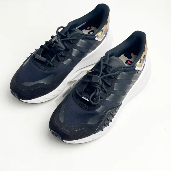 ADIDAS Black Choigo Black Multicolor LaceToggle Closure Sneakers, Size 6.5