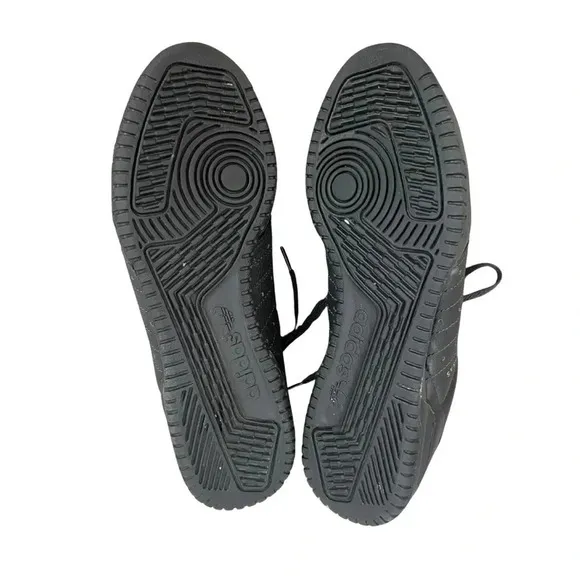 Adidas Calabasas Sleek Black Design US Size 9.5 Comfortable and Durable