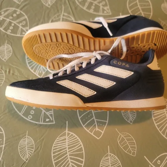 Adidas Copa Blue suede Size 6.5us Blue And white Runners. Excellent Condition!!!