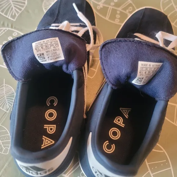 Adidas Copa Blue suede Size 6.5us Blue And white Runners. Excellent Condition!!!
