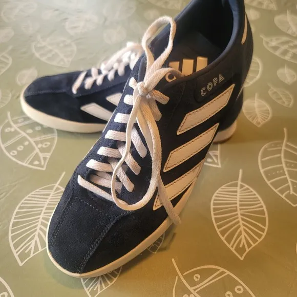 Adidas Copa Blue suede Size 6.5us Blue And white Runners. Excellent Condition!!!