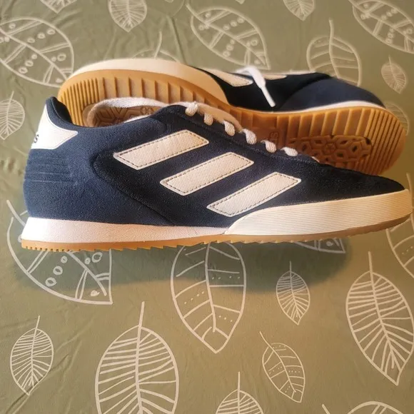 Adidas Copa Blue suede Size 6.5us Blue And white Runners. Excellent Condition!!!