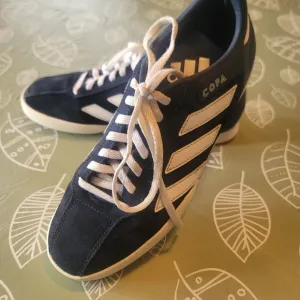 Adidas Copa Blue suede Size 6.5us Blue And white Runners. Excellent Condition!!!