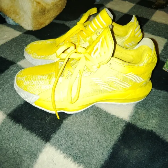 ADIDAS Dame 6 2019 Shock Yellow Basketball Shoes Mens Size 6/Women's Size 8