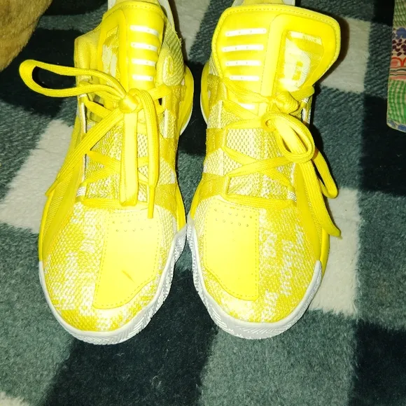 ADIDAS Dame 6 2019 Shock Yellow Basketball Shoes Mens Size 6/Women's Size 8