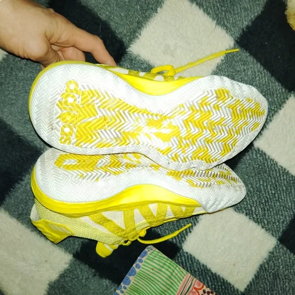 ADIDAS Dame 6 2019 Shock Yellow Basketball Shoes Mens Size 6/Women's Size 8