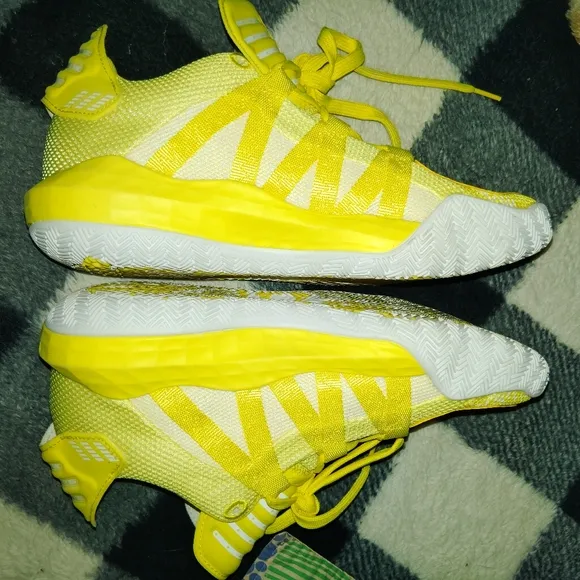 ADIDAS Dame 6 2019 Shock Yellow Basketball Shoes Mens Size 6/Women's Size 8