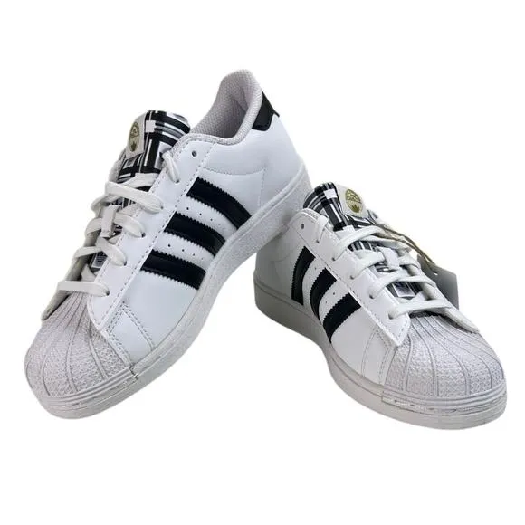 adidas Kids &quot;Graphic Pop&quot; Superstar C White/Black/Gold Size 3 HP3259