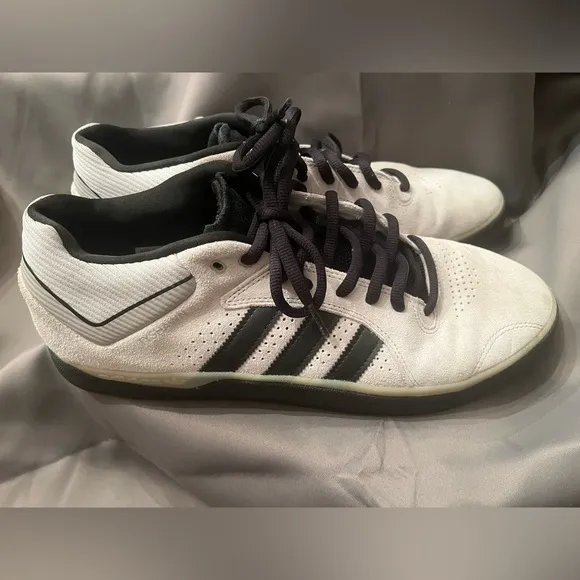 Adidas Men's Black and White Tyshawn Sneakers