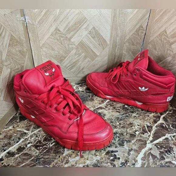 Adidas men's fashion Chicago Bulls red hi-top Basketball shoes size 10.     363