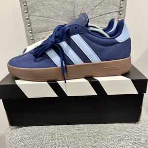 Adidas Men’s Navy Three Stripe Barreda Sneaker Size 10.5 Brand New!