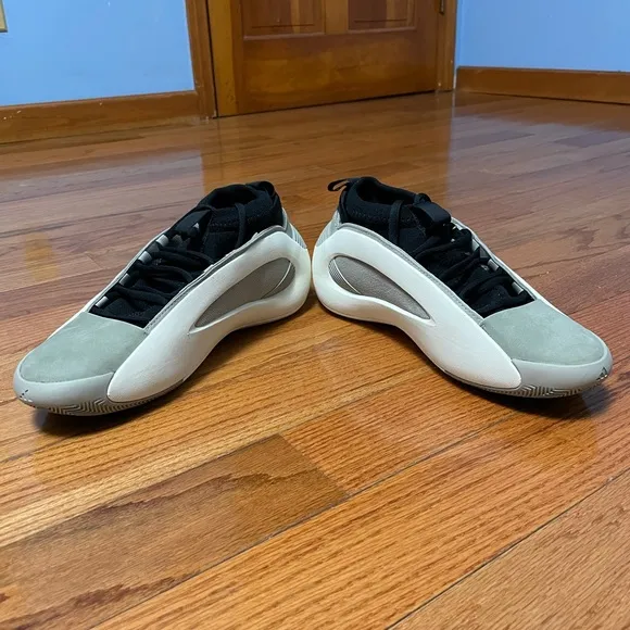 adidas Men’s Size 9.5 HARDEN VOLUME 8 ‘Feather Grey’ Basketball Shoes IG6649 NEW