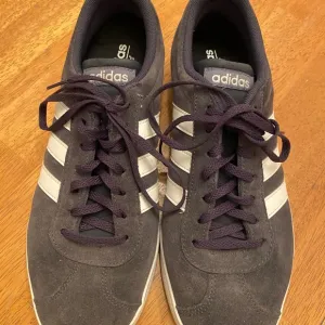 Adidas navy &amp; white suede sneakers very nice 9.5