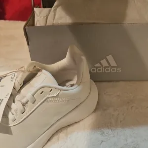 Adidas NWT Girls Tensaur Rum 2.0K Classic White Sneakers SIZE 11.5