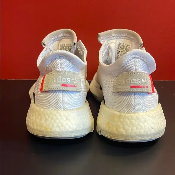 ADIDAS ORIGINALS MEN'S POD S3.1 PRIMEKNIT ATHLETIC SNEAKER, WHITE/SHOCK Size 12