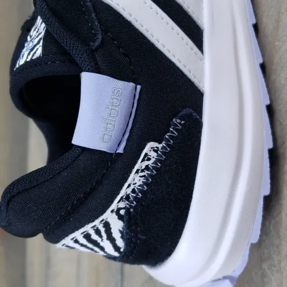 adidas Retrorun Women's Running Casual Shoes  Sneakers Black /White/Violet