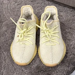 Adidas Yeezy Boost 350 V2 - Light Yellow