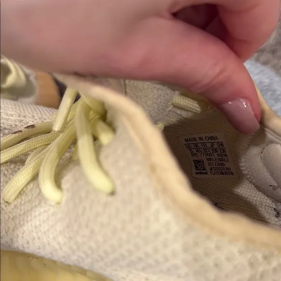 Adidas Yeezy Boost 350 V2 - Light Yellow