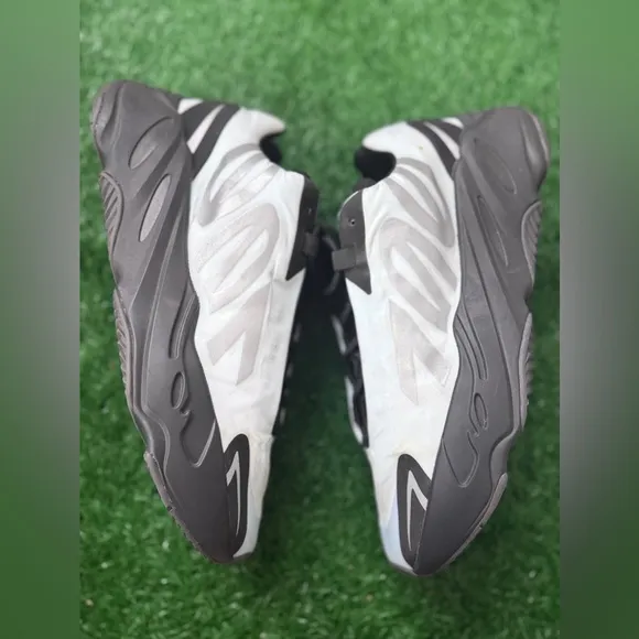 Adidas Yeezy Boost 700 MNVNBlue Tint Size M-11 W-12