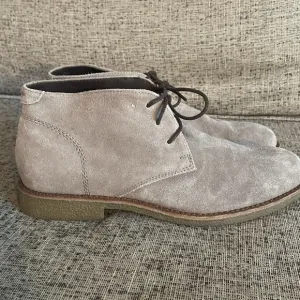 Aiden and Mason Suede Chukka Boots Size 9