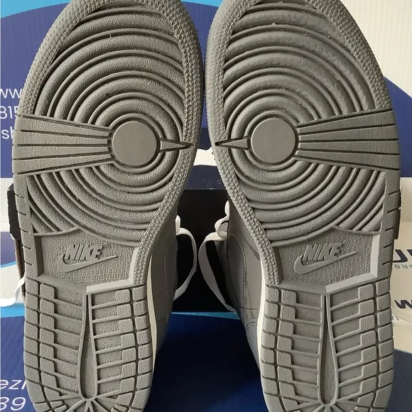 Air Jordan 1 Mid Cool Grey Kids 7y