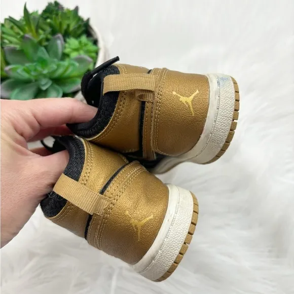 Air Jordan 1 Retro High (Melo) Toddler Sneakers Size 9c