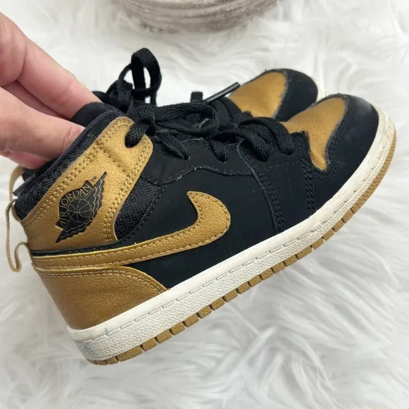 Air Jordan 1 Retro High (Melo) Toddler Sneakers Size 9c
