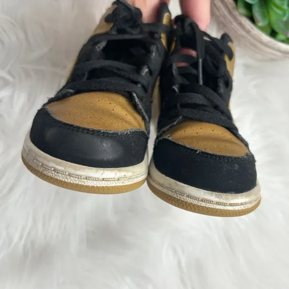 Air Jordan 1 Retro High (Melo) Toddler Sneakers Size 9c