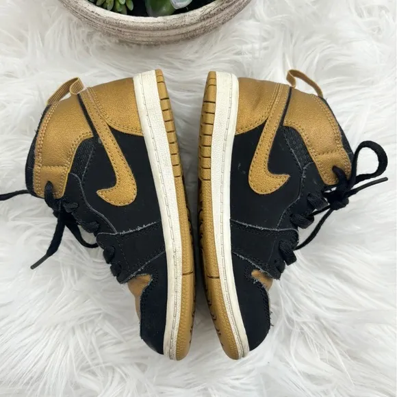 Air Jordan 1 Retro High (Melo) Toddler Sneakers Size 9c