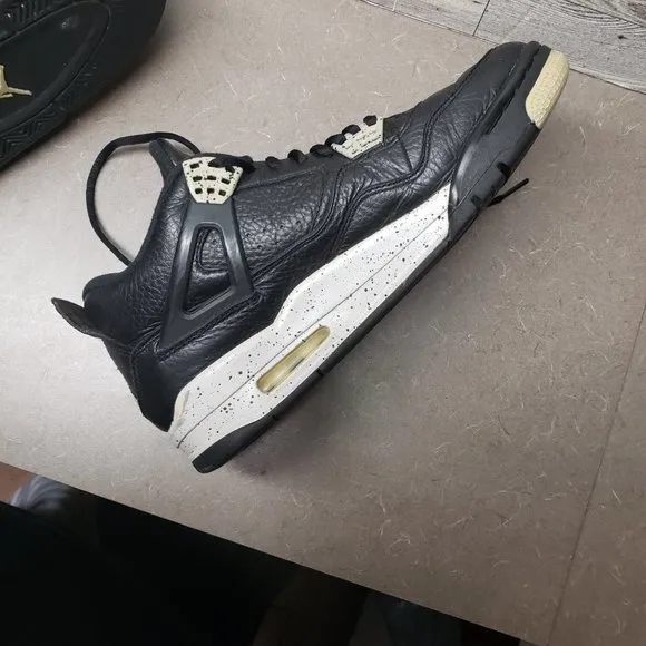 Air Jordan 4 Retro Oreo
