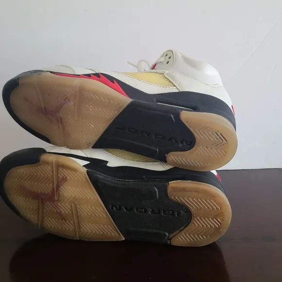Air Jordan 5 Retro &quot;Fire Red&quot;boy's sneakers Sz.5.5Y 2019