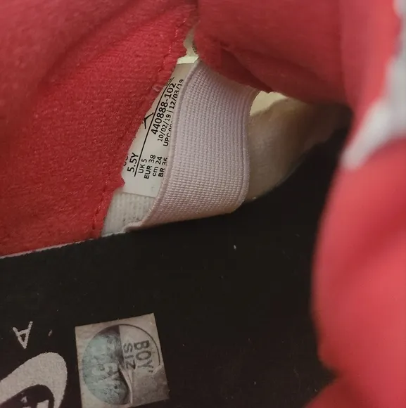 Air Jordan 5 Retro &quot;Fire Red&quot;boy's sneakers Sz.5.5Y 2019
