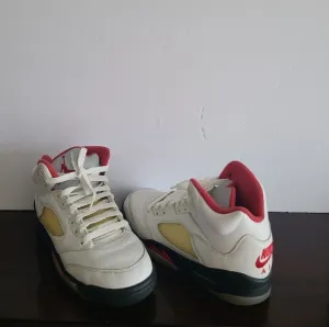 Air Jordan 5 Retro &quot;Fire Red&quot;boy's sneakers Sz.5.5Y 2019