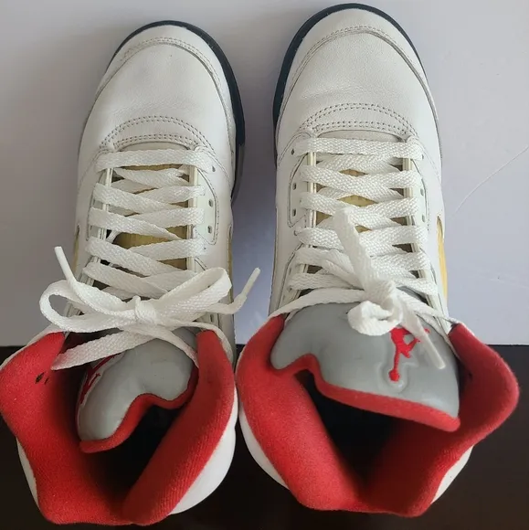 Air Jordan 5 Retro &quot;Fire Red&quot;boy's sneakers Sz.5.5Y 2019