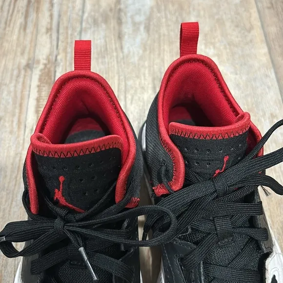 Air Jordan Boys Size 5.5 basketball shoes