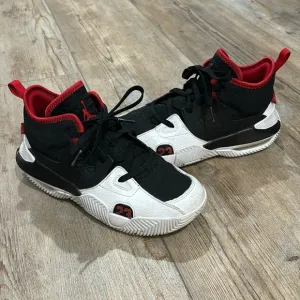 Air Jordan Boys Size 5.5 basketball shoes