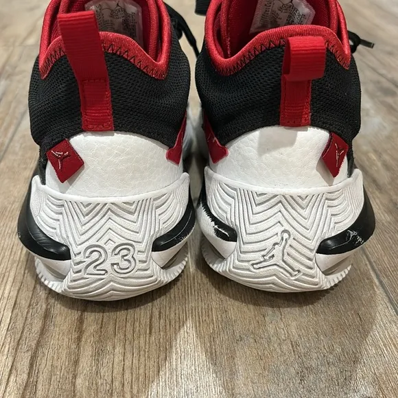 Air Jordan Boys Size 5.5 basketball shoes