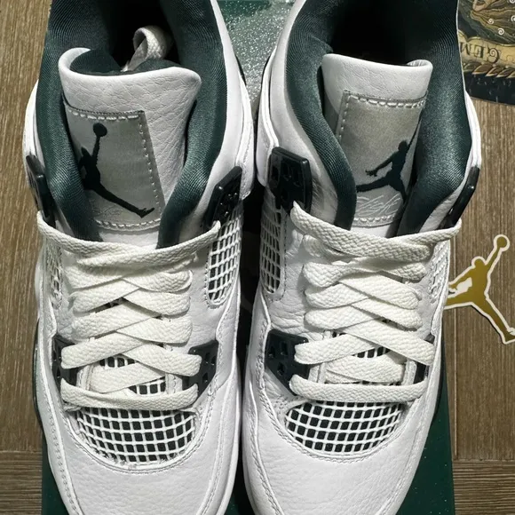 Air Jordan Retro 4 Green and White Sneakers Classic Low-Top Design