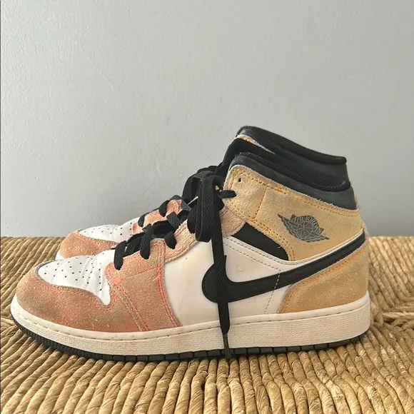 Air Jordan Sneakers in Apricot / Black and White - Youth