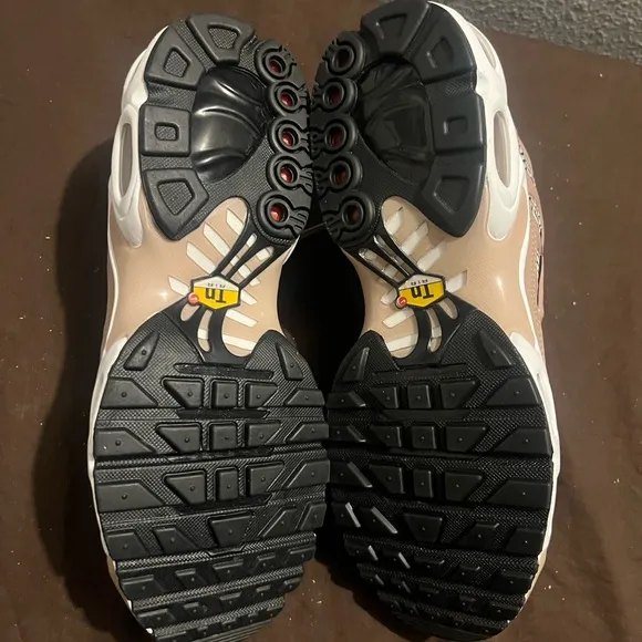 Air Max Plus United in Victory Women size 10 fits men size 8.5 Authentic