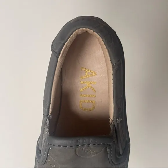 Akid Kids Unisex Gray Leather Skull Slip-On Shoes - Size 5